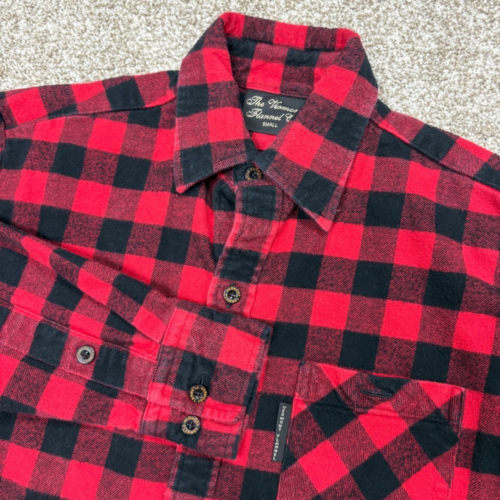 The Vermont Flannel Co Men's Buffalo Plaid Button Down Shirt Small Red Black